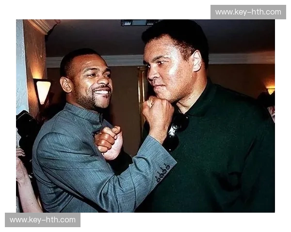 拳击史诗:当“灯光秀”遇上“恶魔”,霍普金斯与罗伊·琼斯的恩怨情仇 拳击史诗:当“灯光秀”遇上“恶魔”,霍普金斯与罗伊·琼斯的恩怨情仇